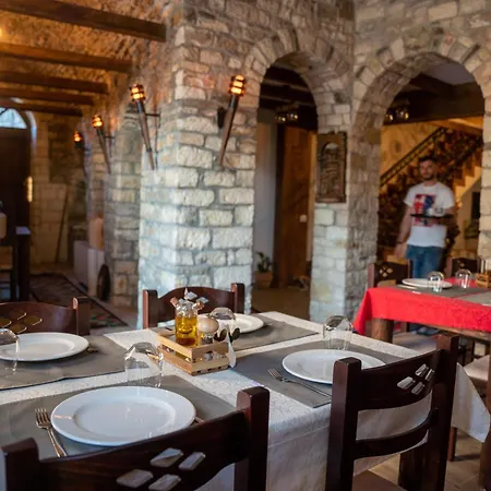 Kapllani Hotel 3*