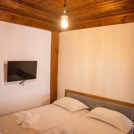 Hotel Kapllani 3*