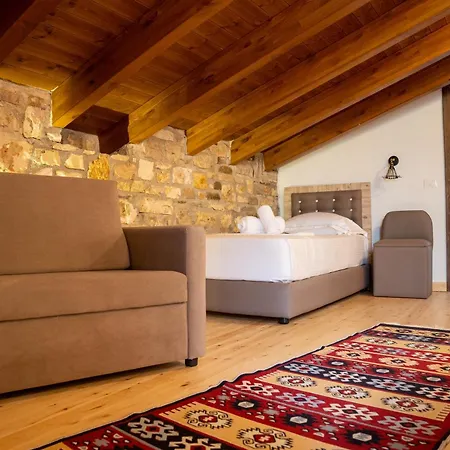 Kapllani Hotel 3*