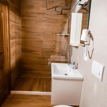 Kapllani Hotel 3*