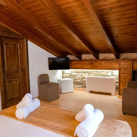 Kapllani Hotel 3*