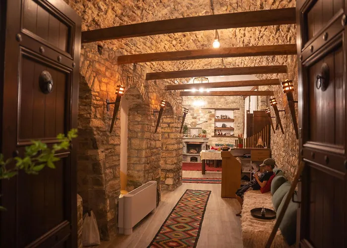 Hotel Kapllani 3*