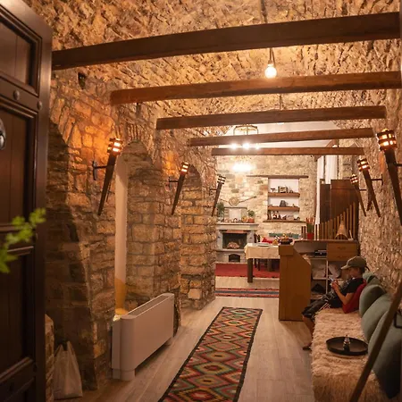 Hotell Kapllani 3*