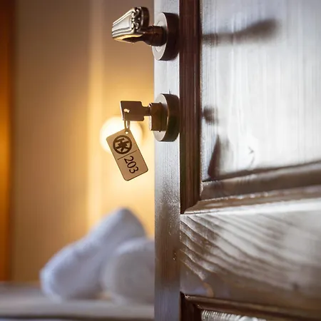 Kapllani Hotell 3*