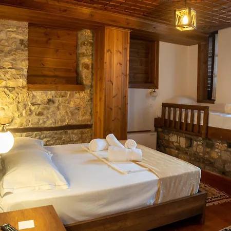 Hotell Kapllani 3*